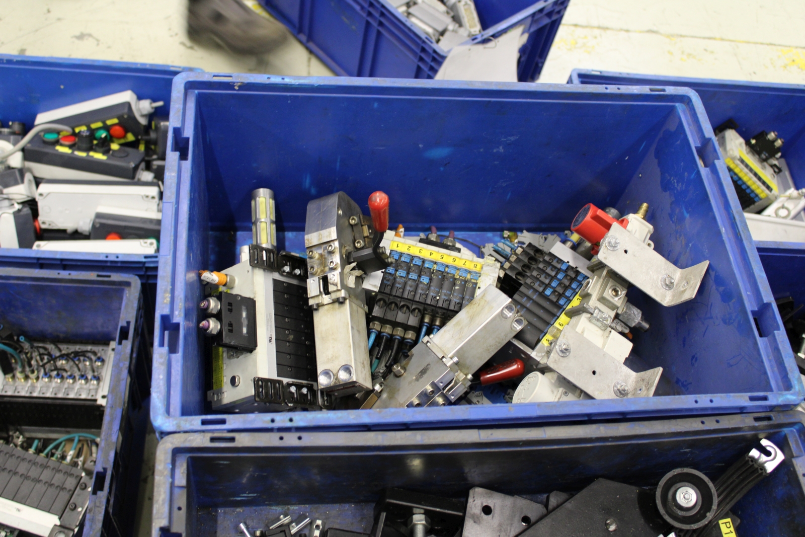 Vegyes alkatrészek 9