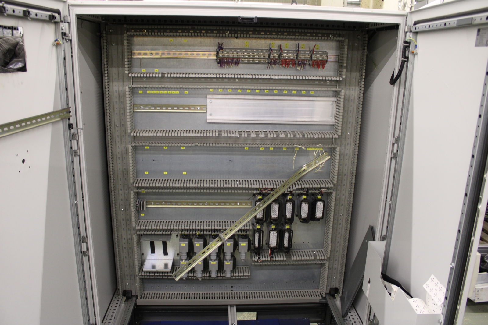 Gurulós kapcsolószekrény 3