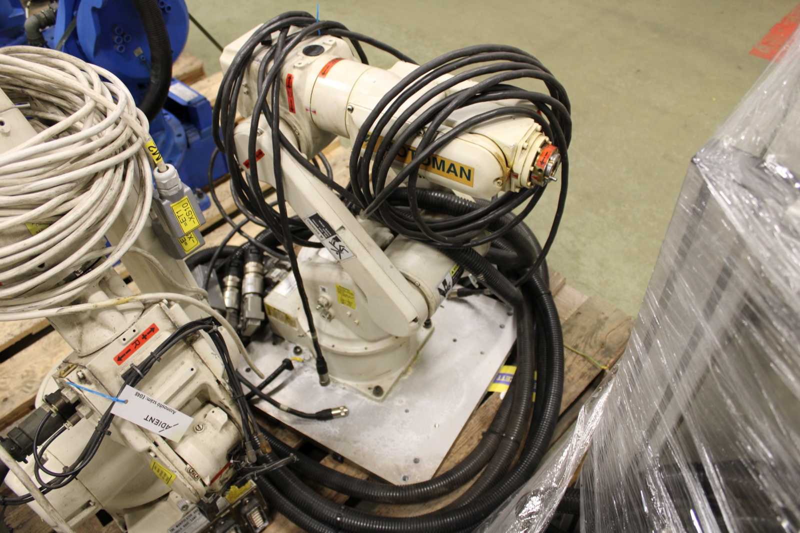 Motoman robot (3db) 4