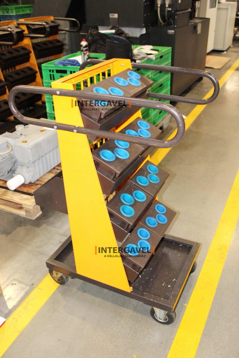 Szerszámtároló kocsi tároló betétekkel 2