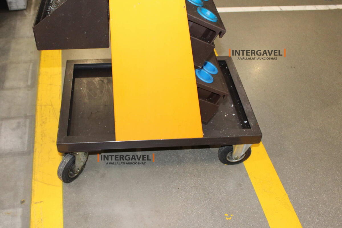 Szerszámtároló kocsi tároló betétekkel 6