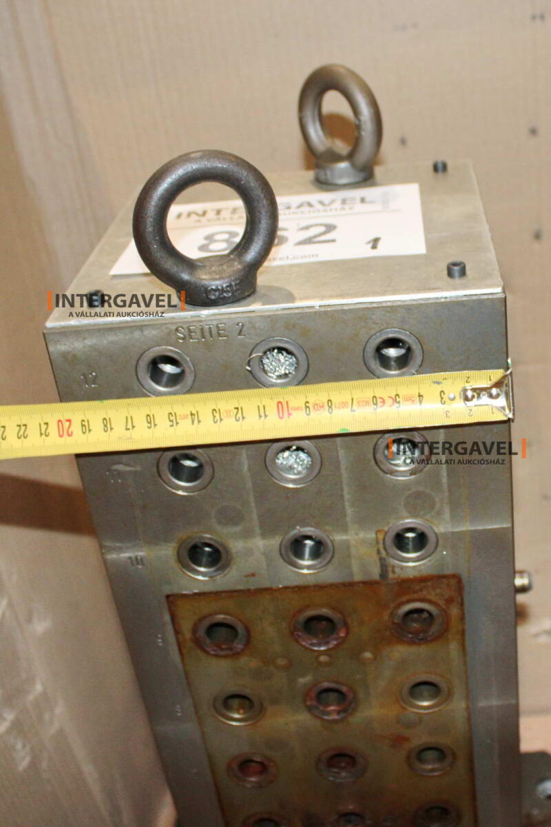 Felfogó hasáb furatokkal 7