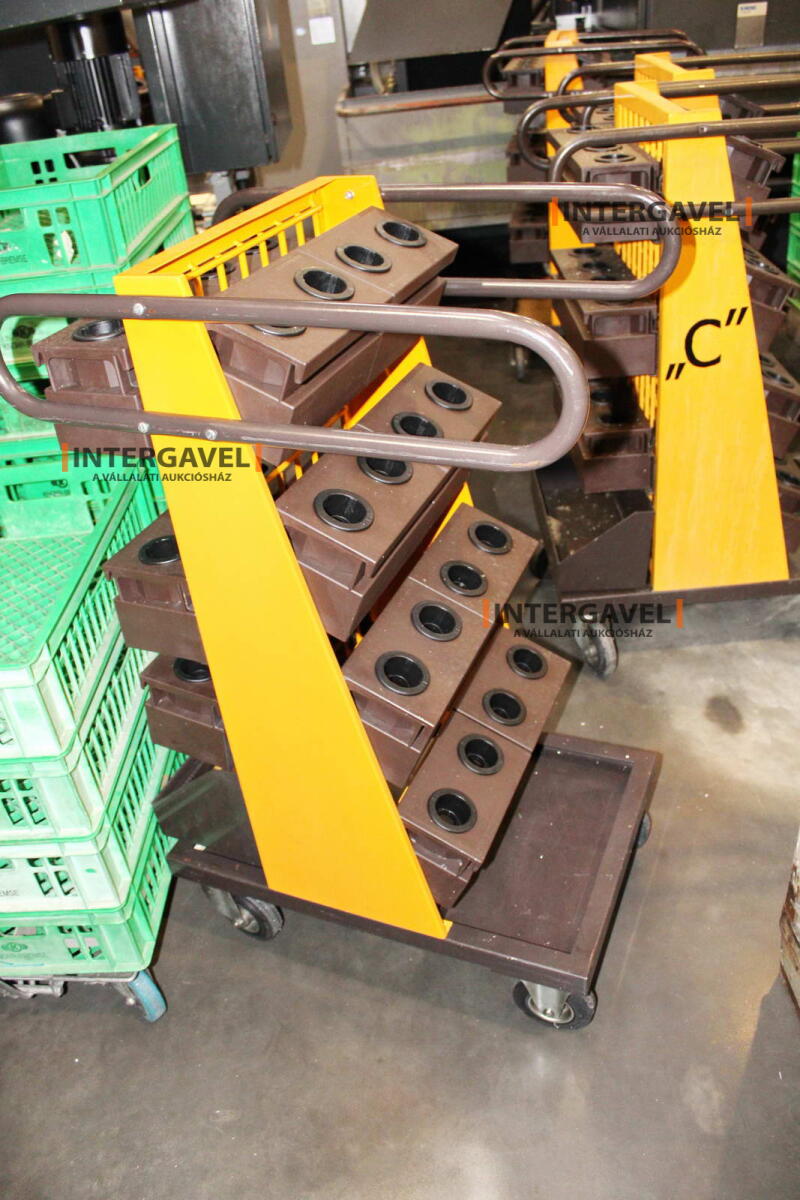 Szerszámtároló kocsi tároló betétekkel 2