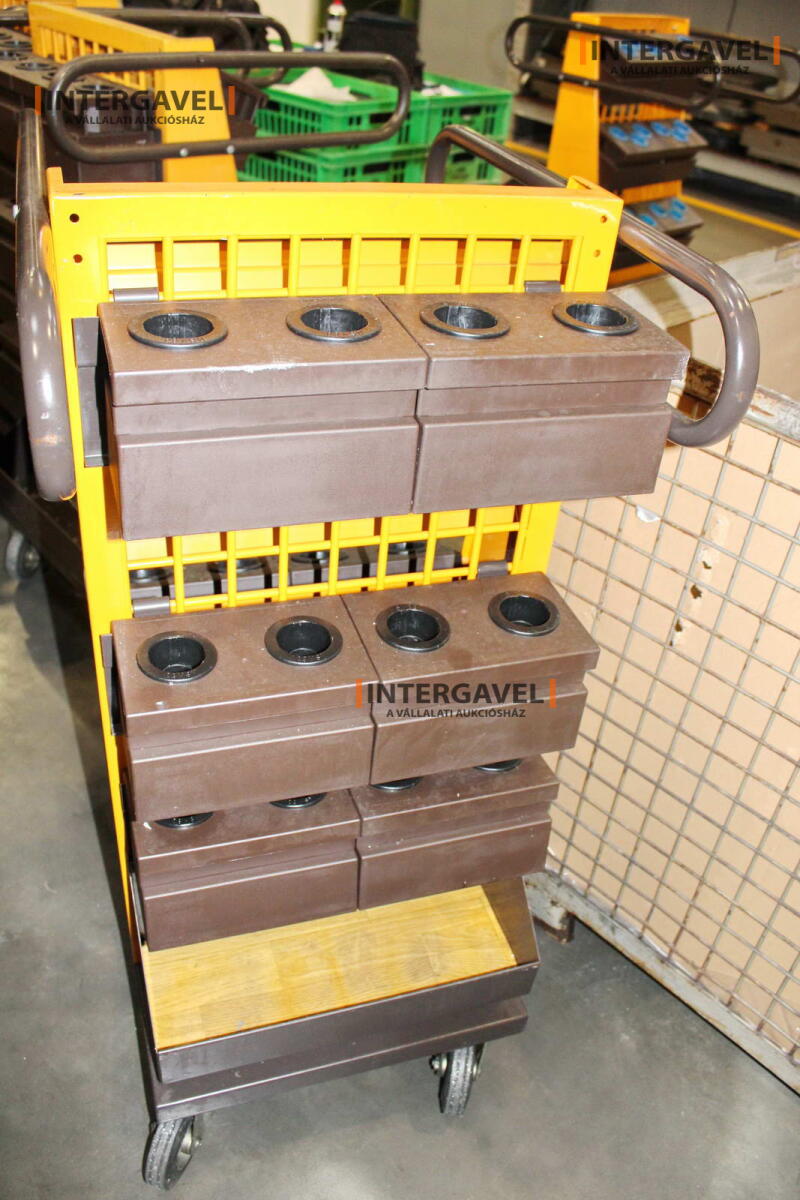 Szerszámtároló kocsi tároló betétekkel 3