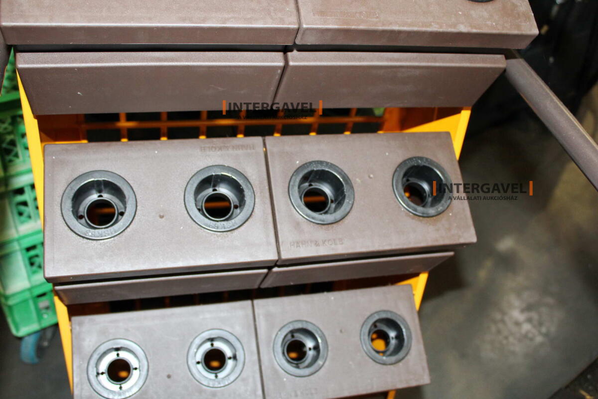 Szerszámtároló kocsi tároló betétekkel 8