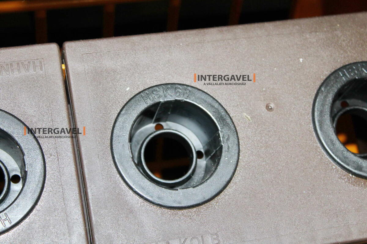 Szerszámtároló kocsi tároló betétekkel 9