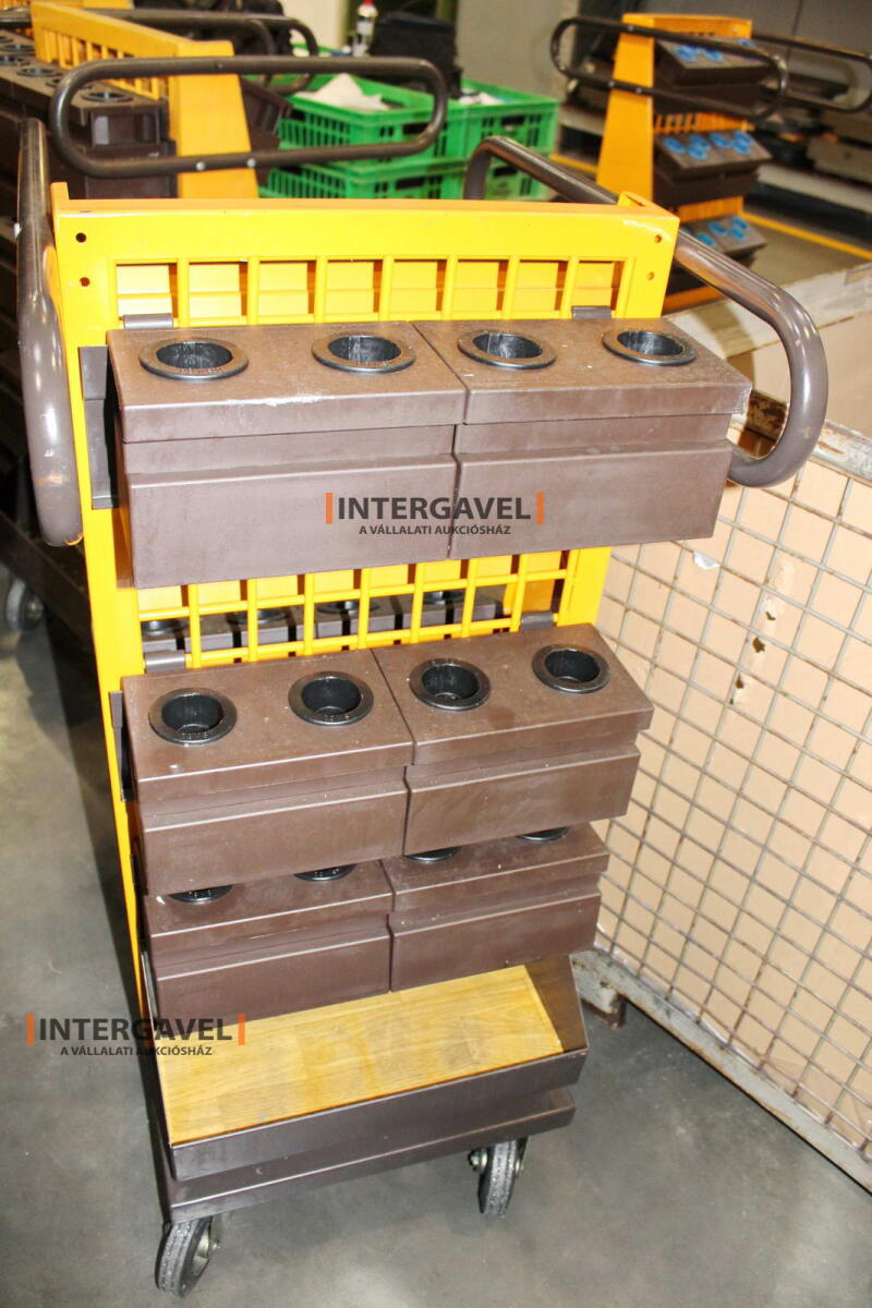 Szerszámtároló kocsi tároló betétekkel 11