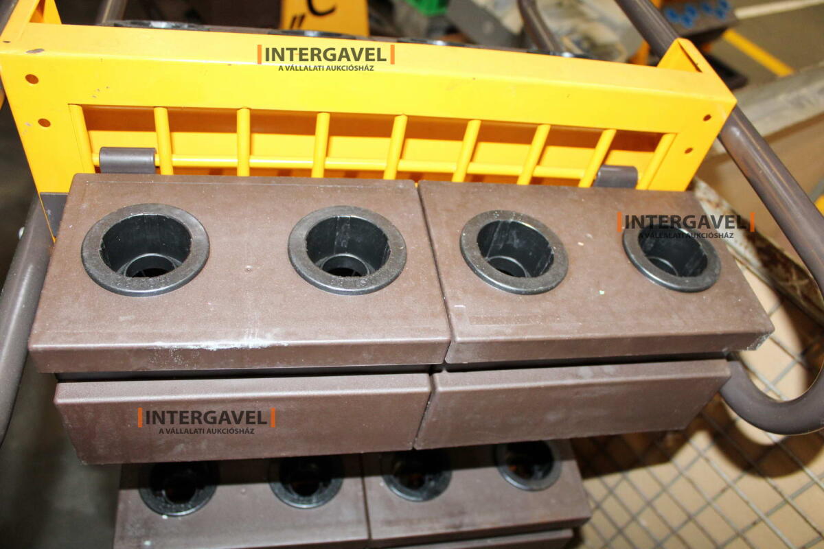 Szerszámtároló kocsi tároló betétekkel 12