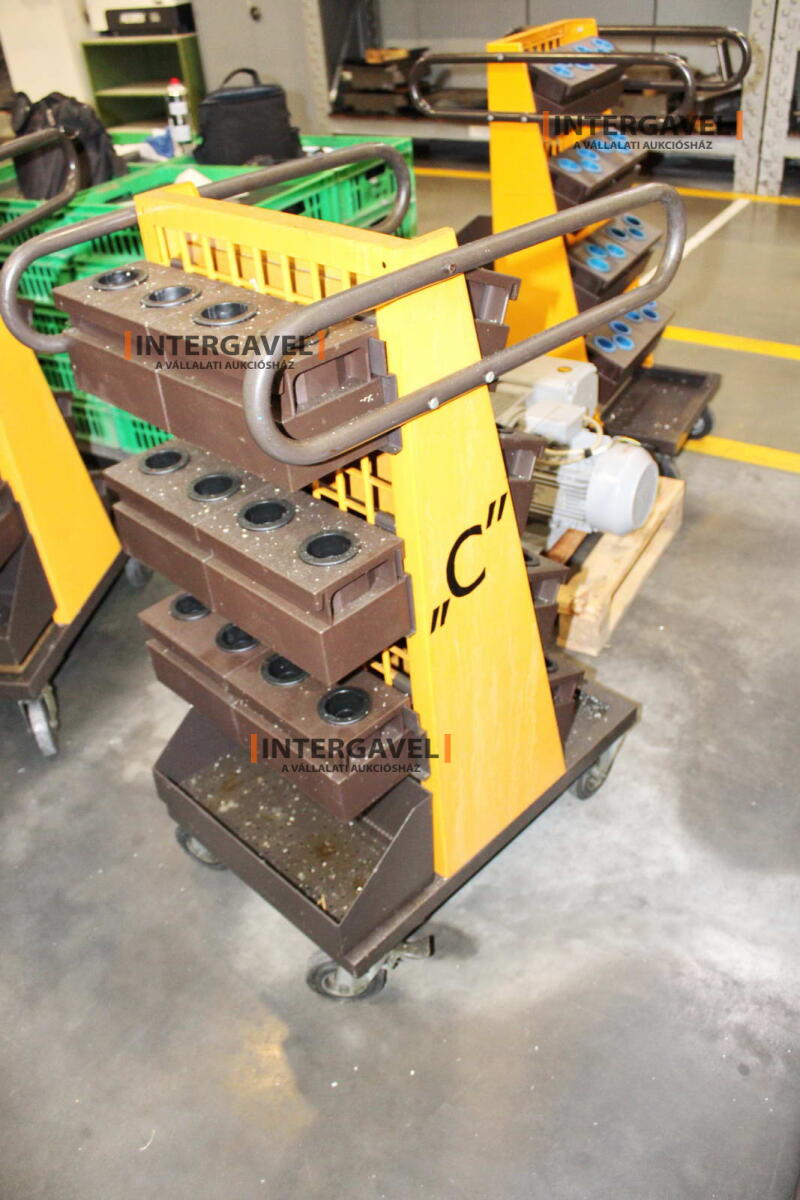 Szerszámtároló kocsi tároló betétekkel 2