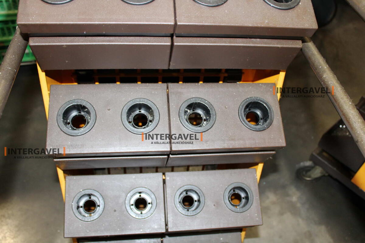 Szerszámtároló kocsi tároló betétekkel 7