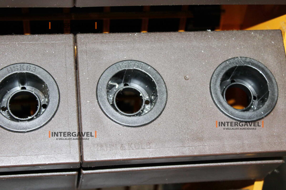 Szerszámtároló kocsi tároló betétekkel 8