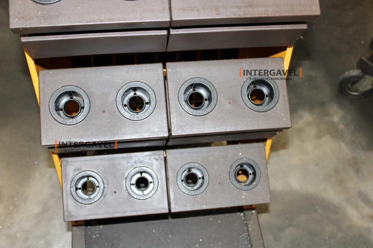 Szerszámtároló kocsi tároló betétekkel 9