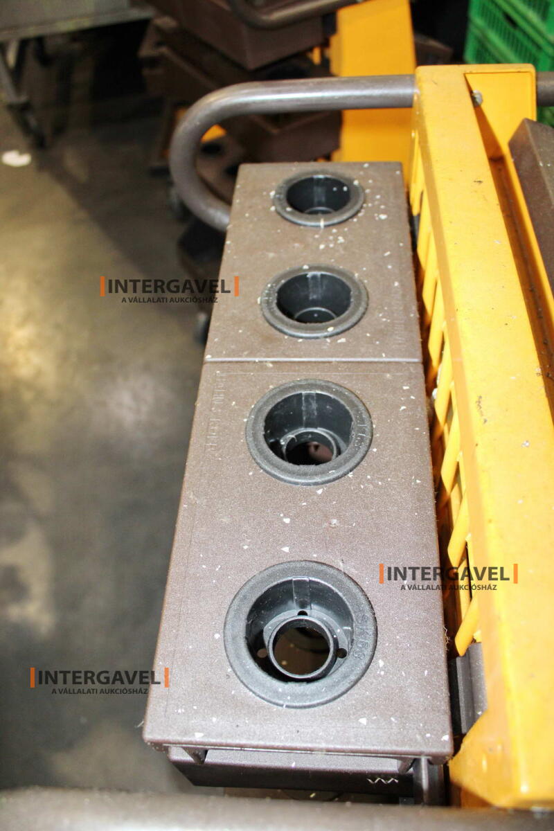 Szerszámtároló kocsi tároló betétekkel 11