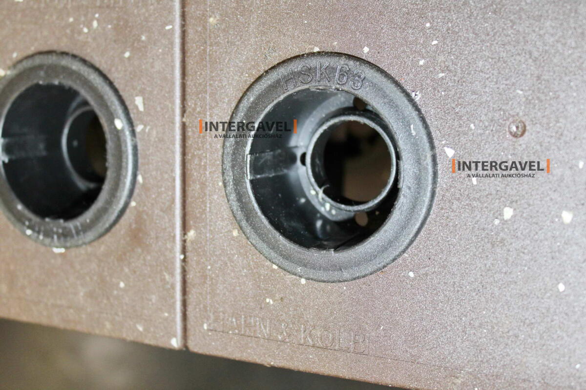 Szerszámtároló kocsi tároló betétekkel 12