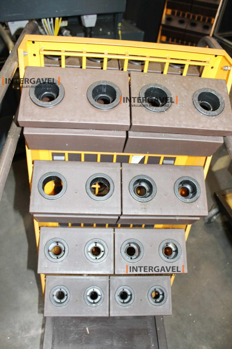 Szerszámtároló kocsi tároló betétekkel 3