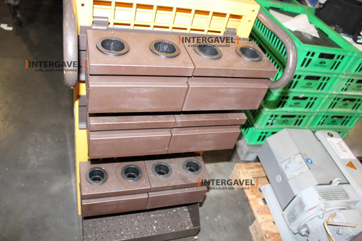 Szerszámtároló kocsi tároló betétekkel 9