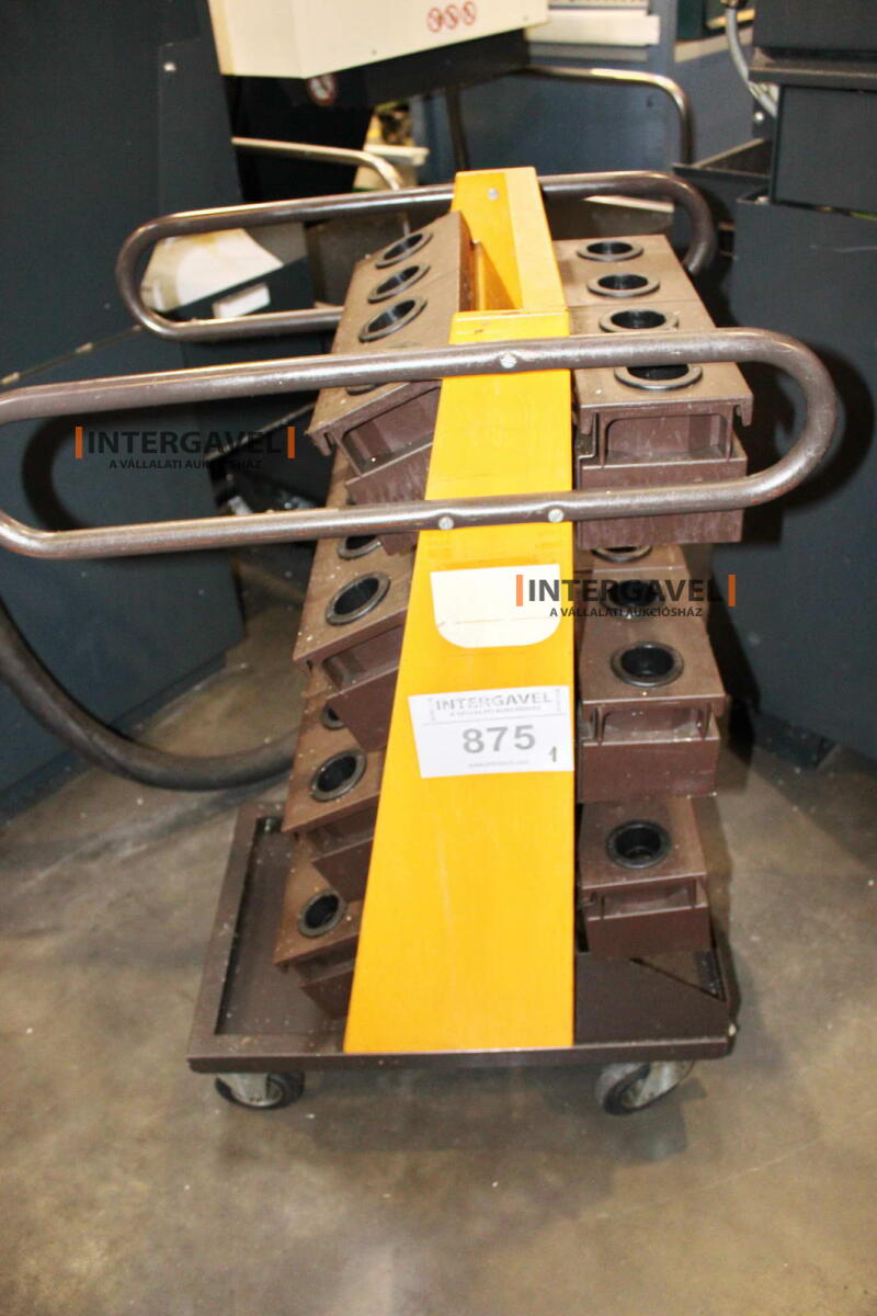 Szerszámtároló kocsi tároló betétekkel 2