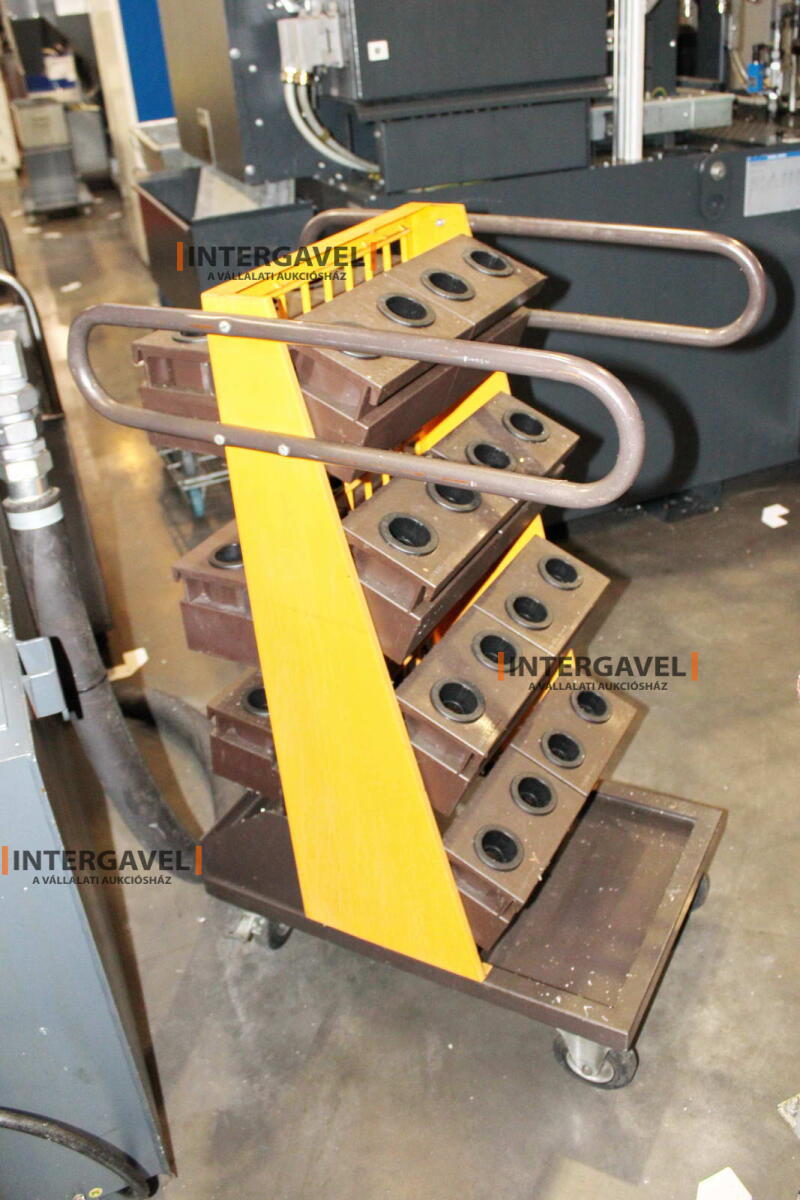 Szerszámtároló kocsi tároló betétekkel 3