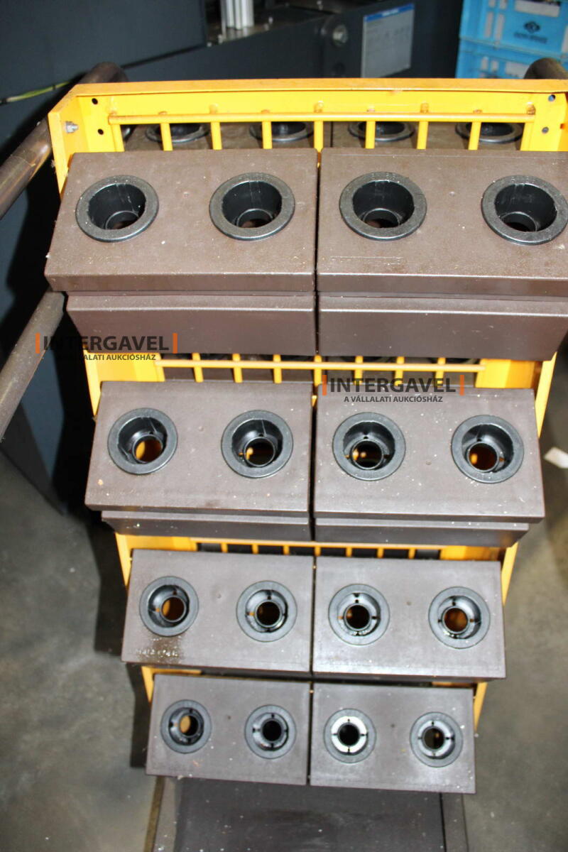 Szerszámtároló kocsi tároló betétekkel 4