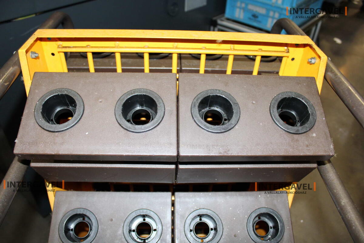 Szerszámtároló kocsi tároló betétekkel 5