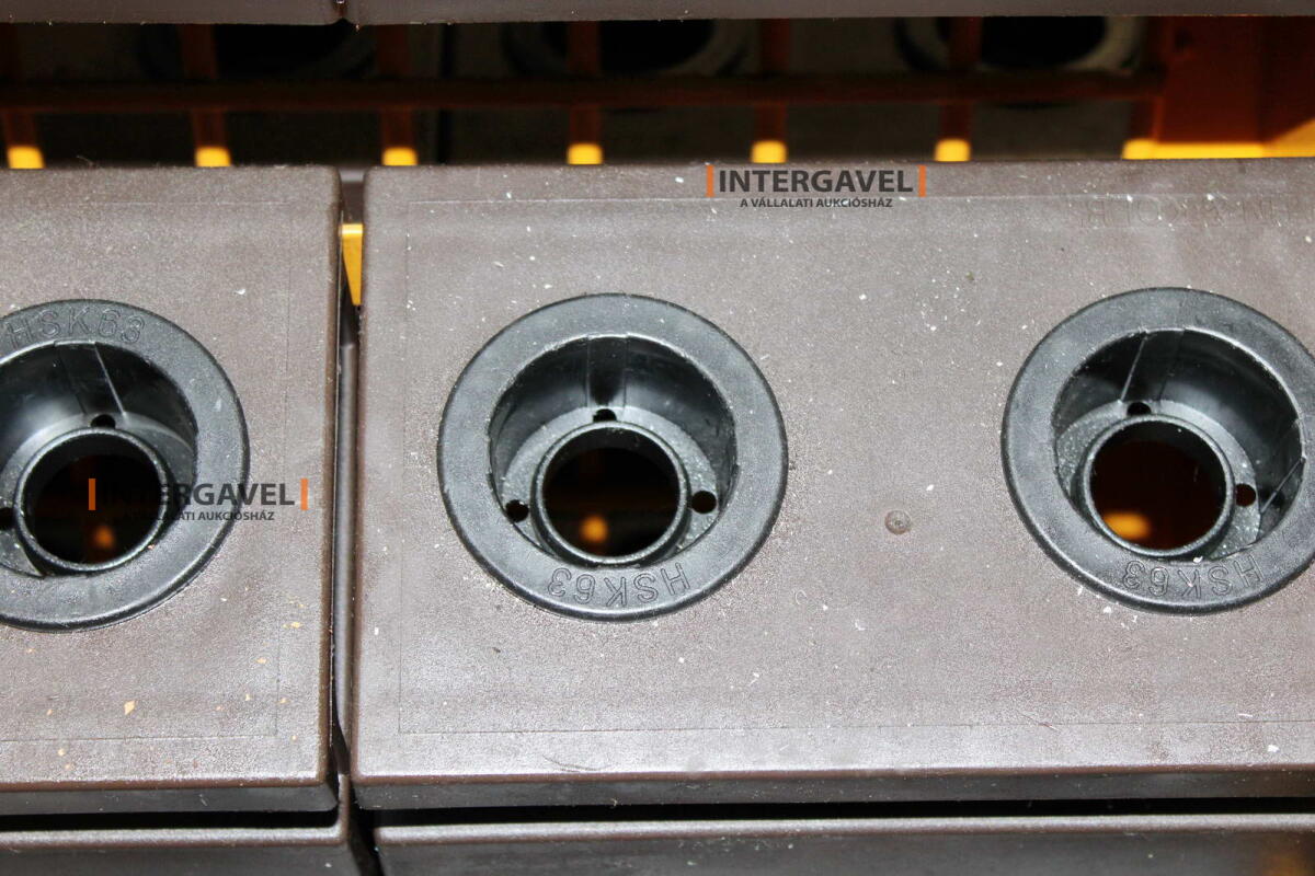 Szerszámtároló kocsi tároló betétekkel 8