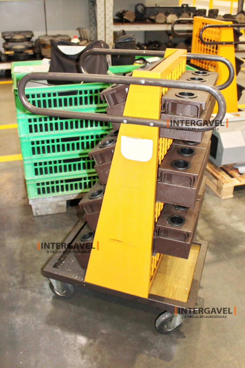 Szerszámtároló kocsi tároló betétekkel 2