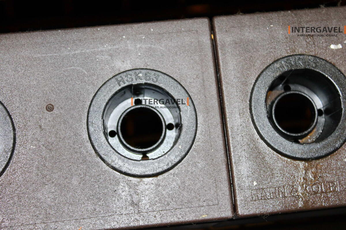 Szerszámtároló kocsi tároló betétekkel 8