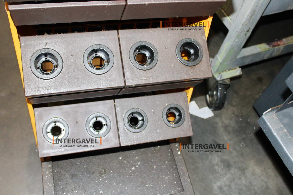 Szerszámtároló kocsi tároló betétekkel 9