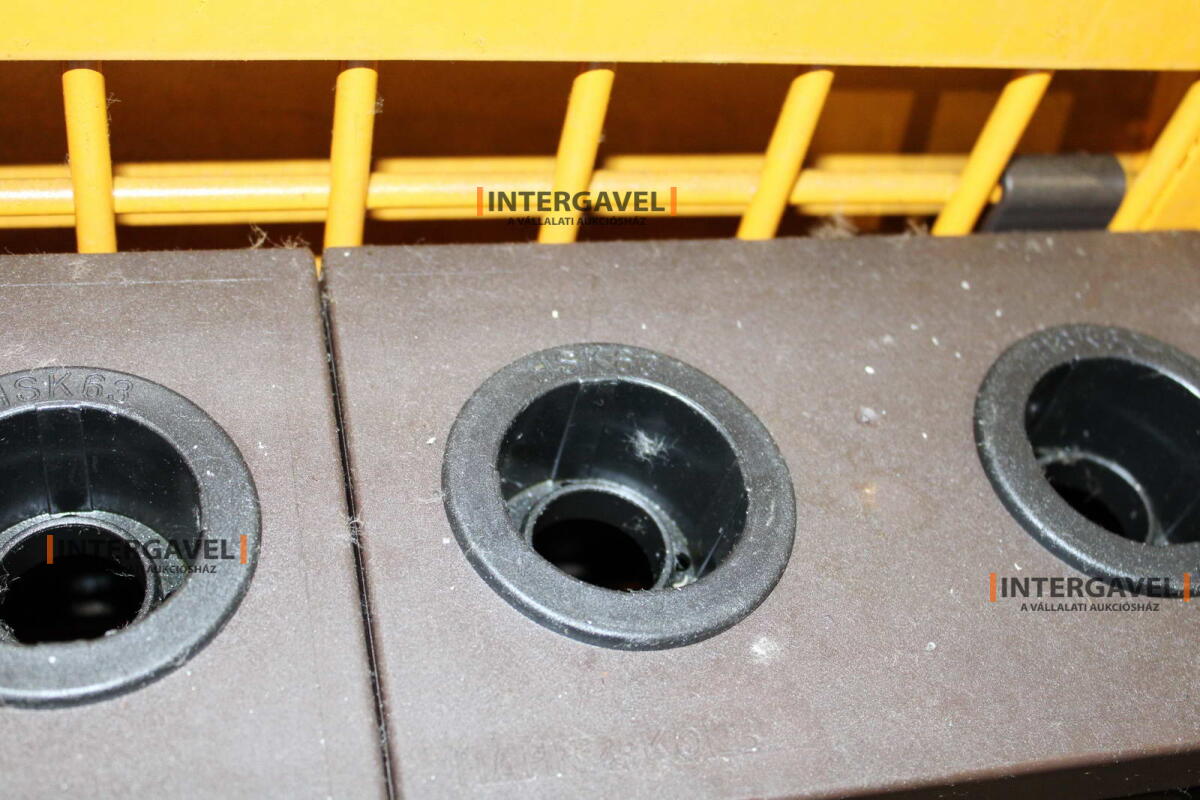 Szerszámtároló kocsi tároló betétekkel 11