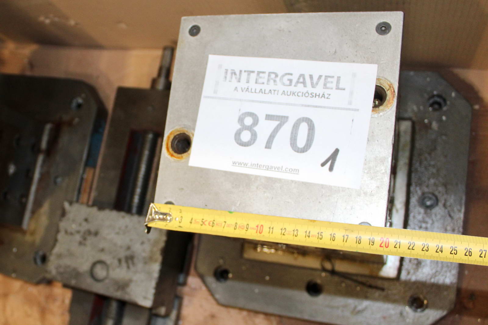 Felfogó hasáb furatokkal 5