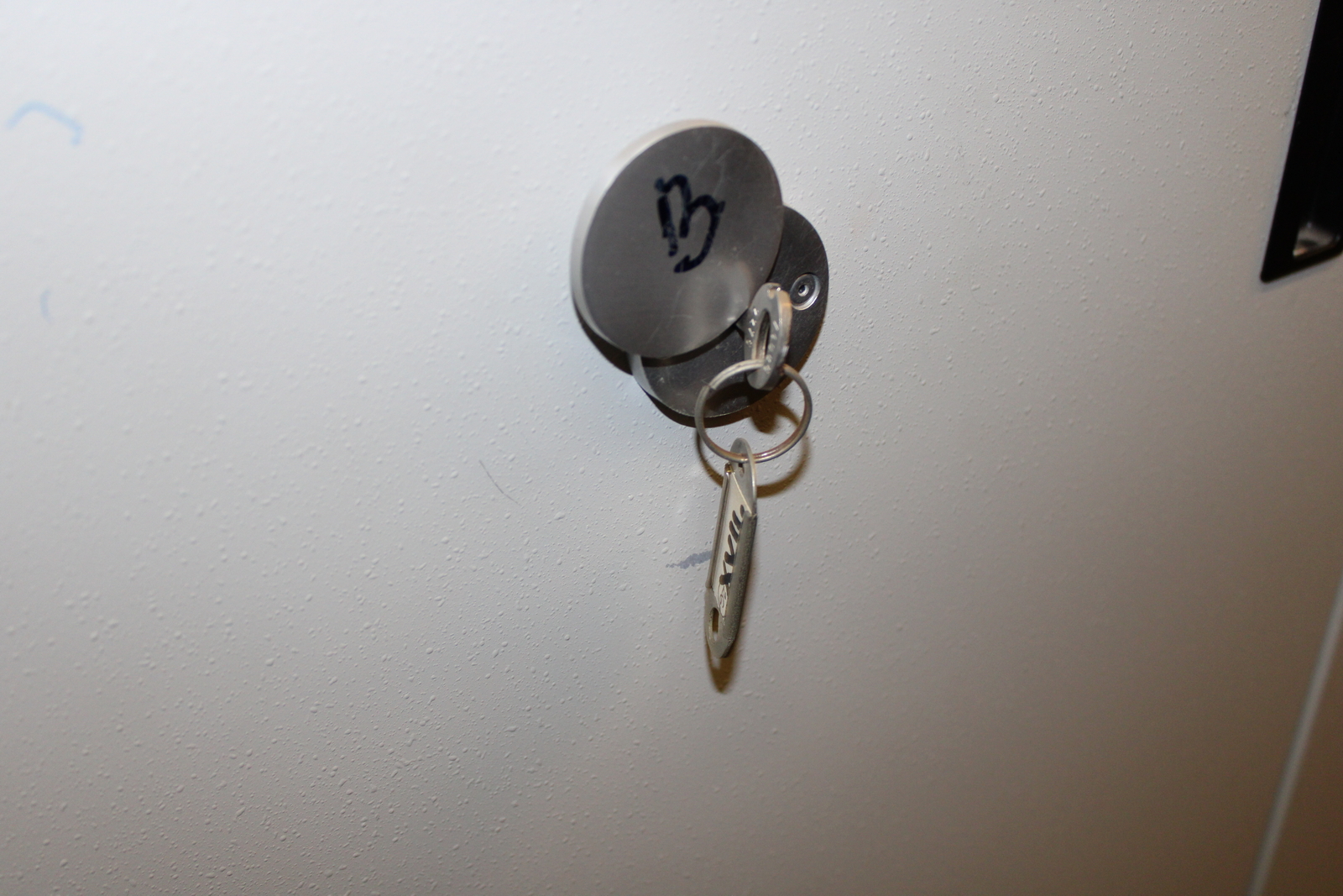 Lemezszekrény (tolóajtós) 11