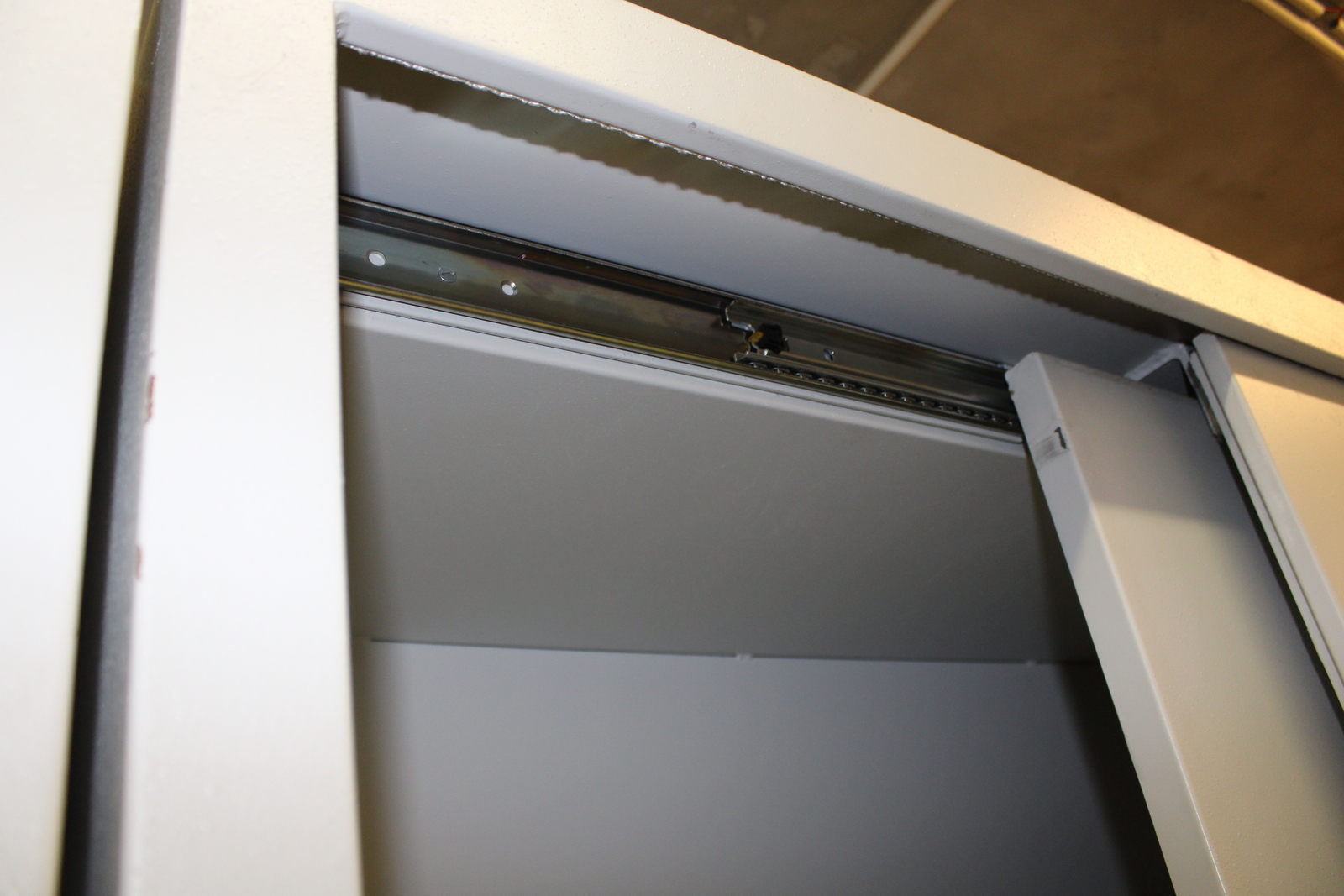 Lemezszekrény (tolóajtós) 4