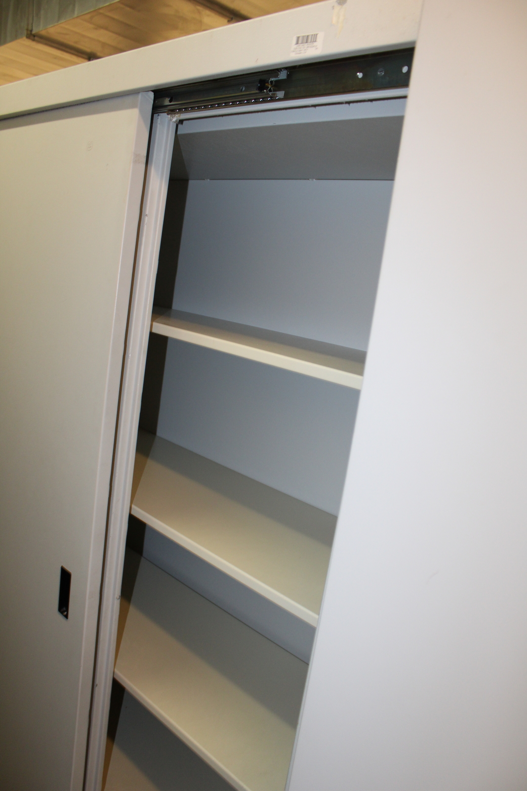 Lemezszekrény (tolóajtós) 6