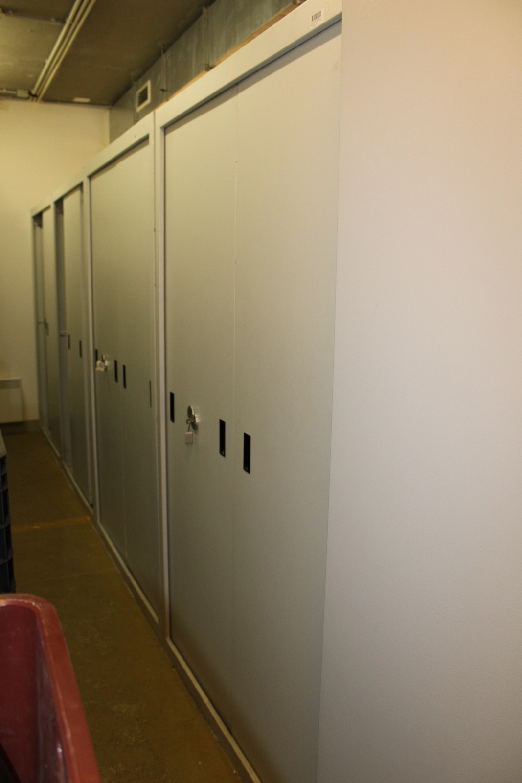 Lemezszekrény (tolóajtós) 12