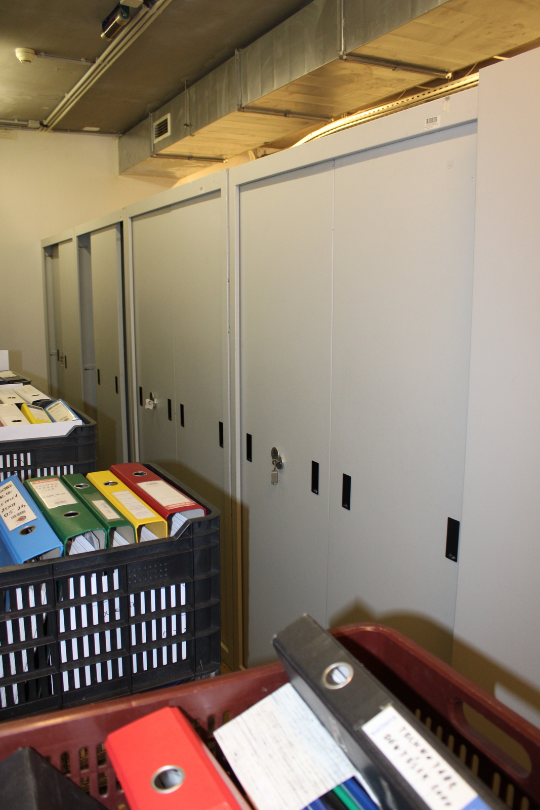 Lemezszekrény (tolóajtós) 13