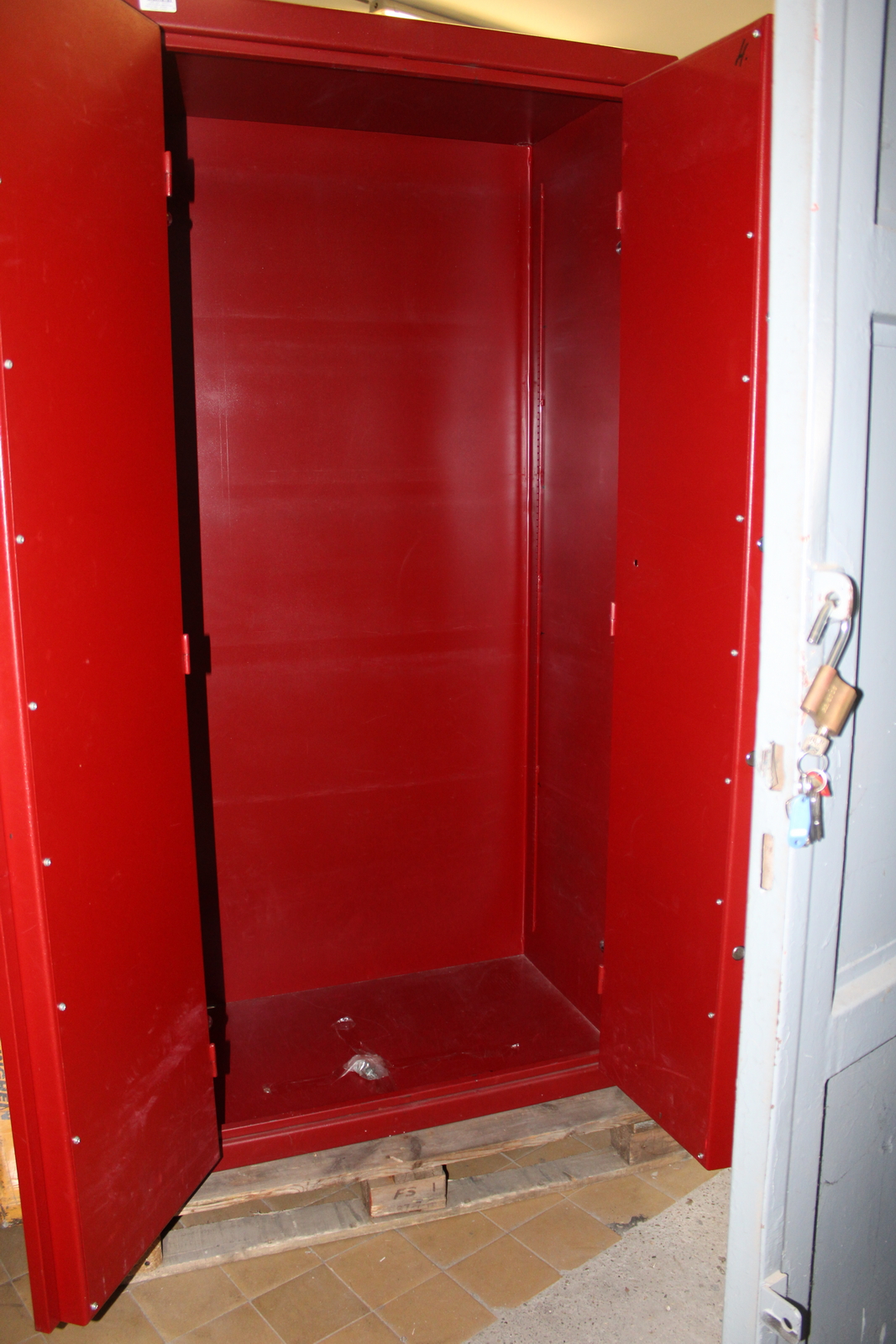 Lemezszekrény (piros) 4