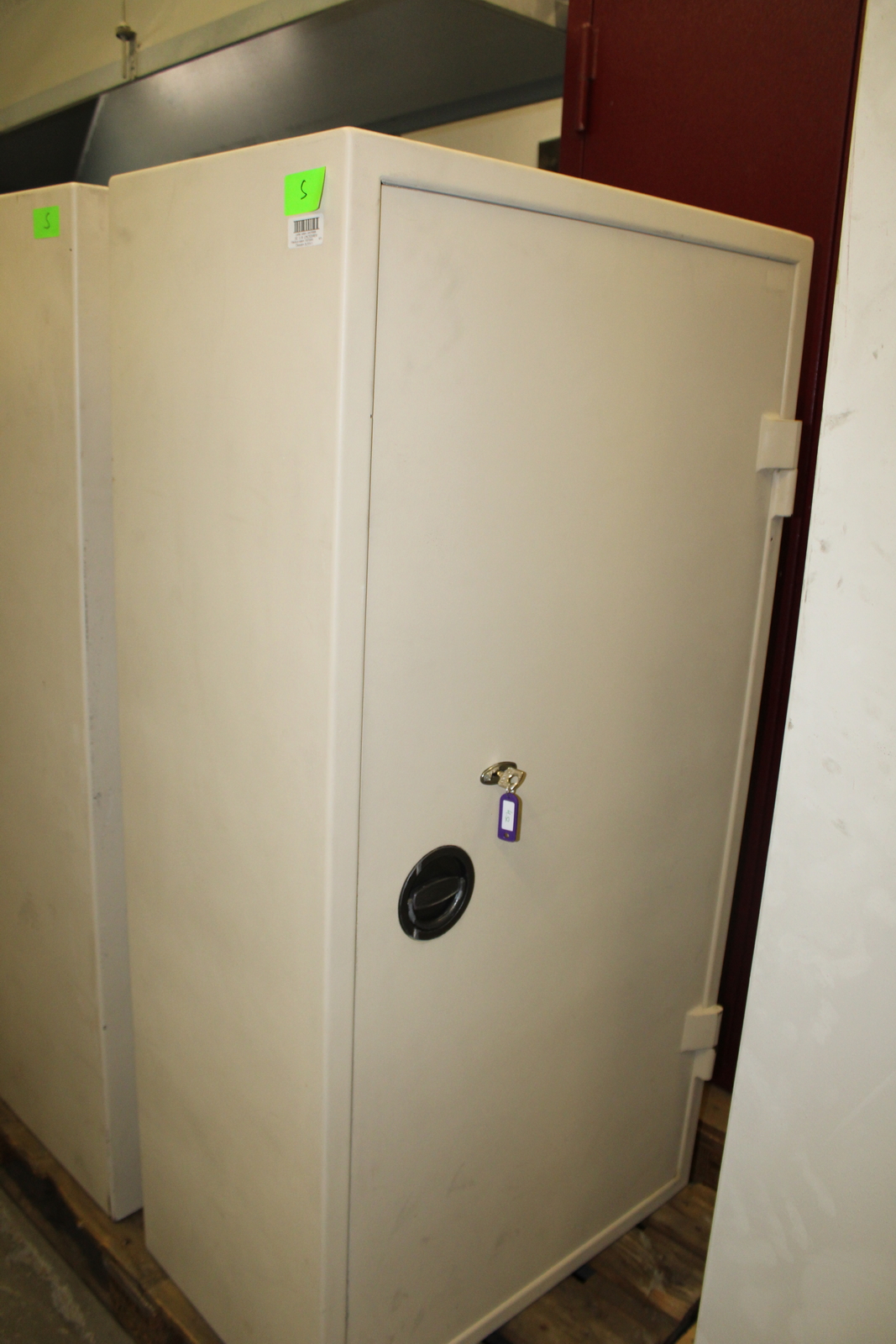 Lemezszekrény (drapp) 3