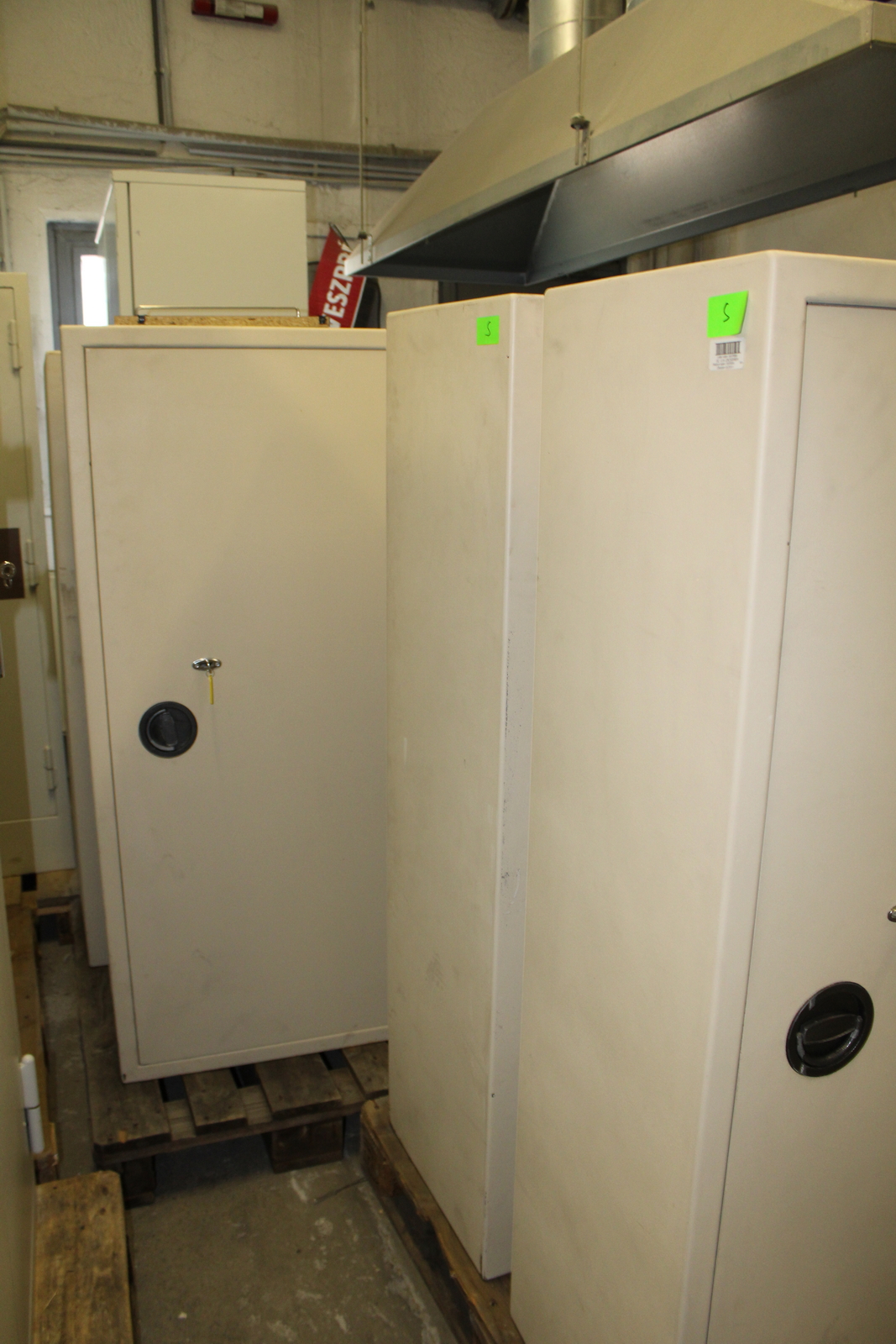 Lemezszekrény (drapp) 2