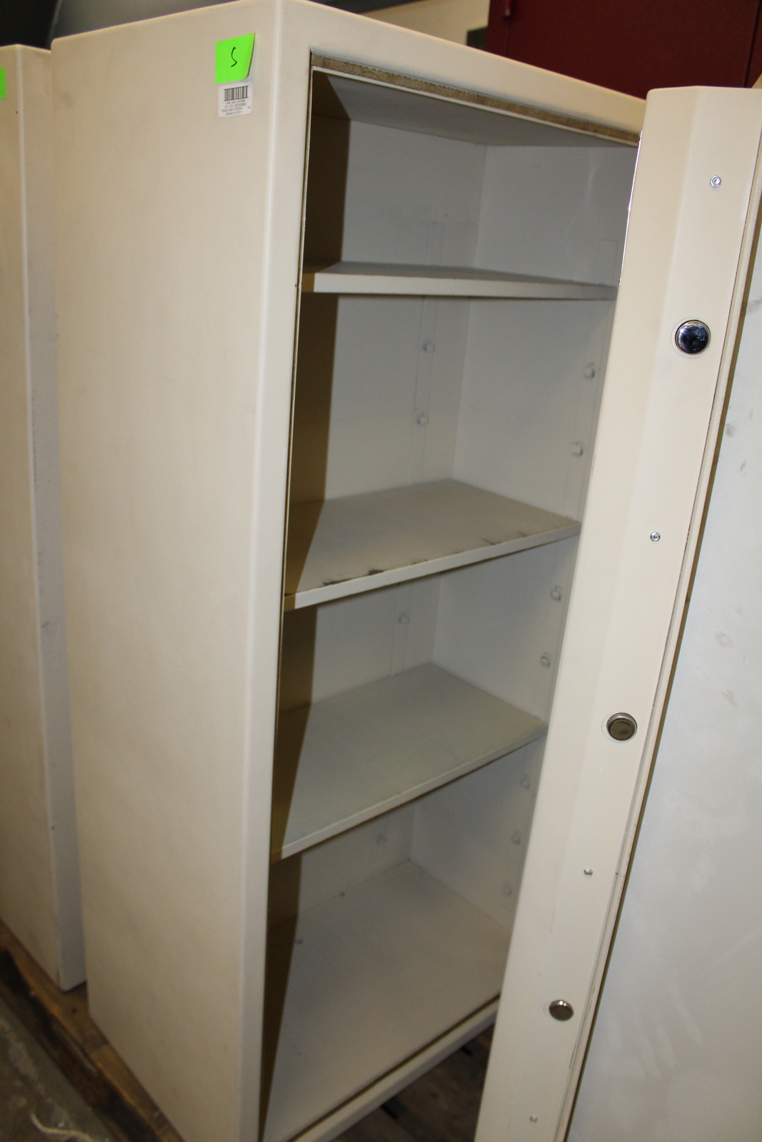 Lemezszekrény (drapp) 4