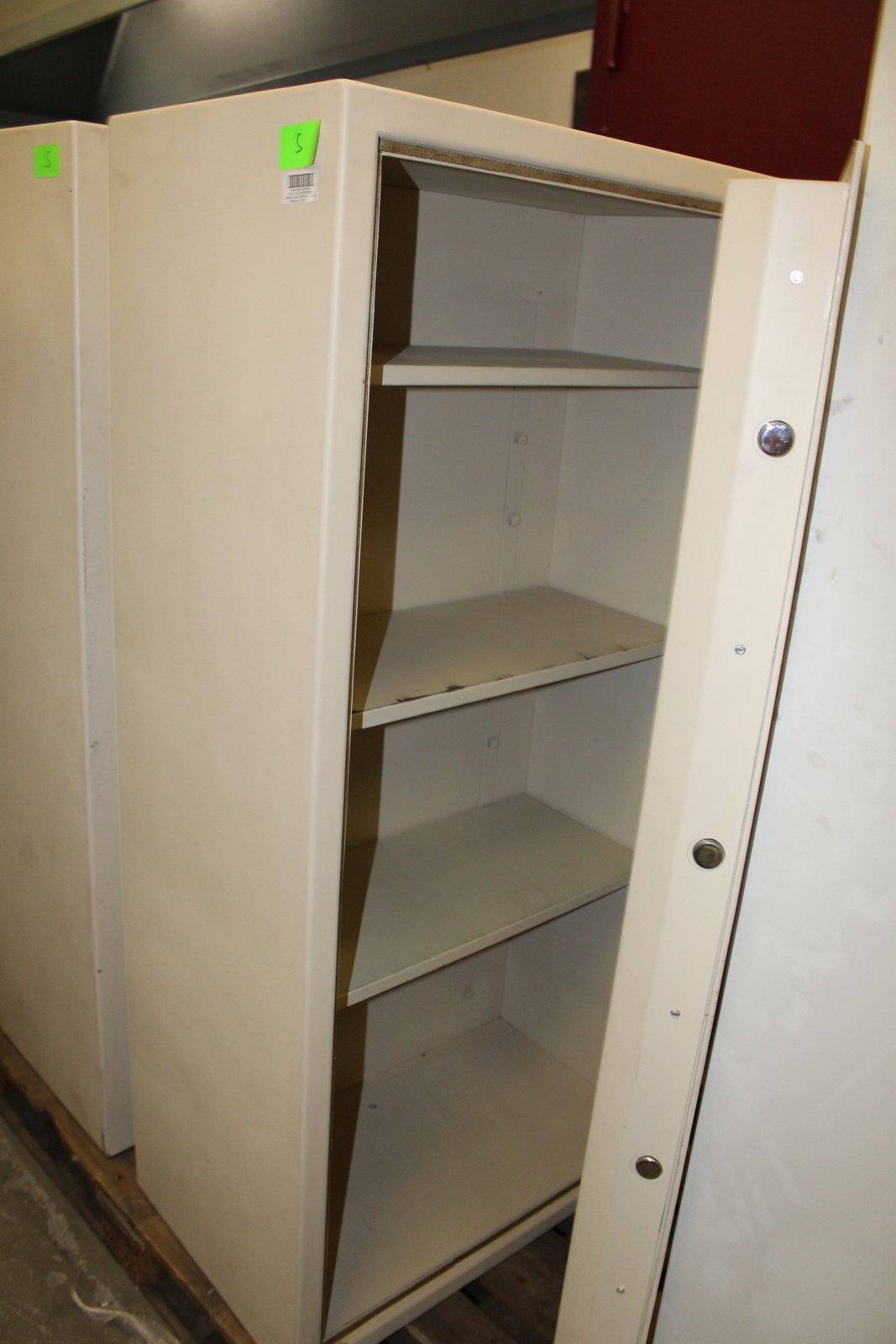 Lemezszekrény (drapp) 6