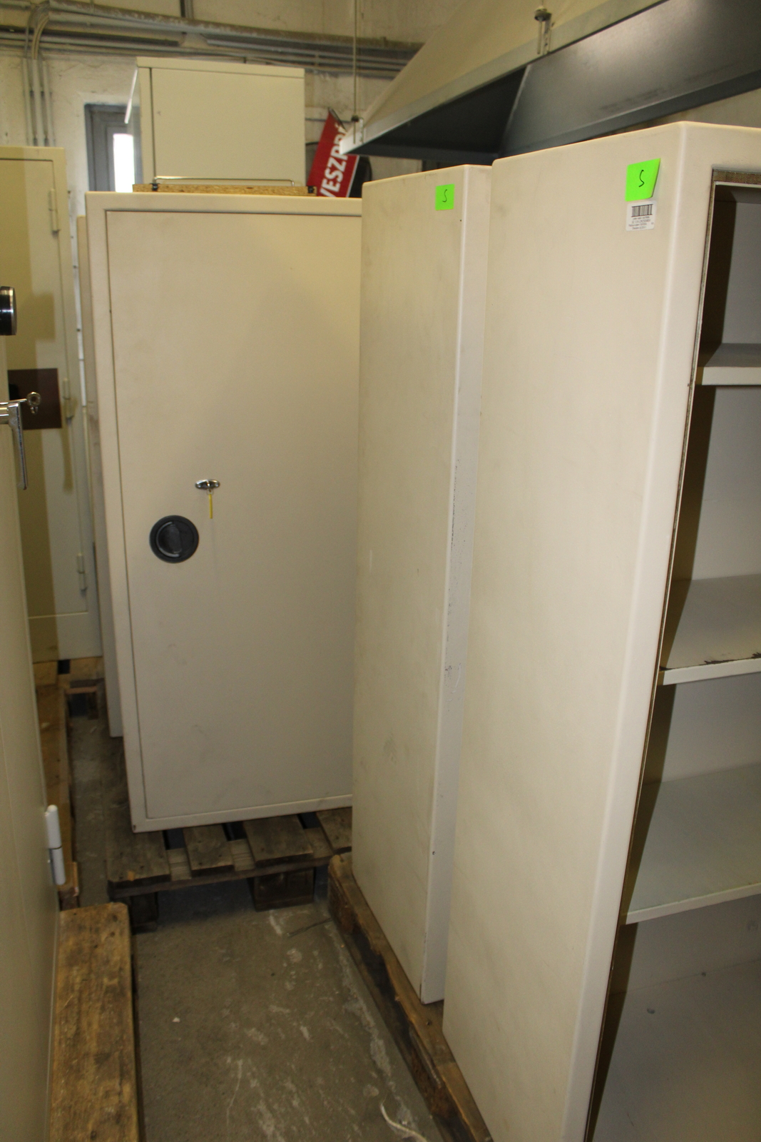 Lemezszekrény (drapp) 5