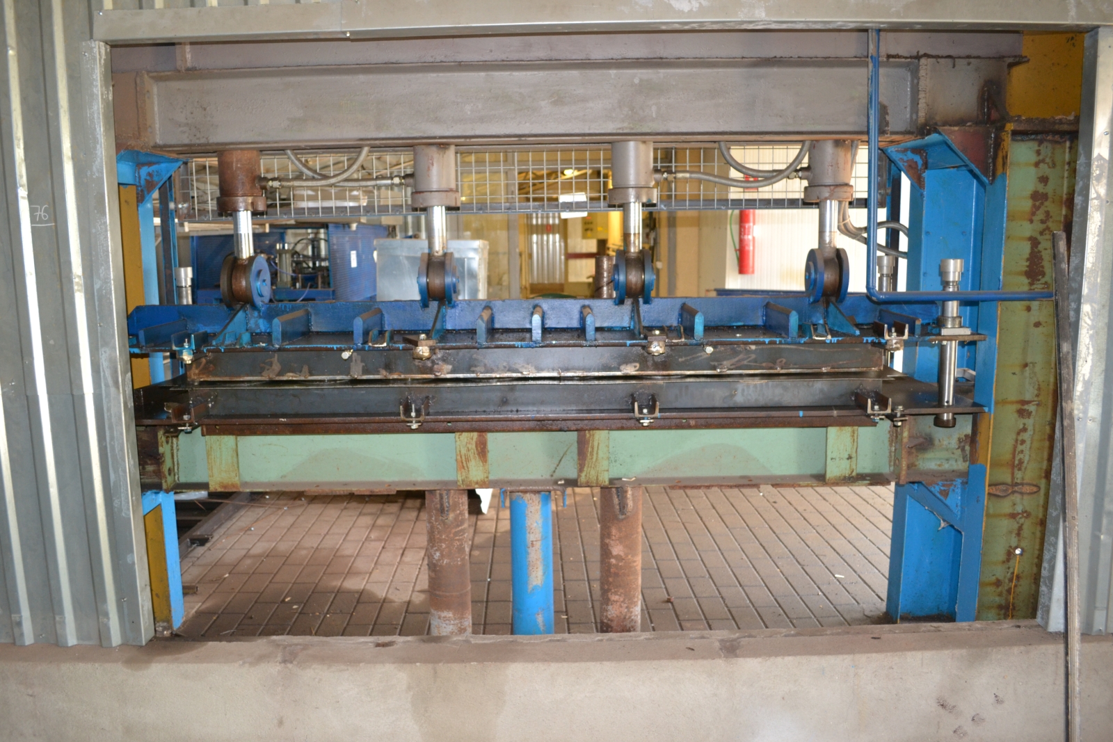 Hidraulikus présgép 9