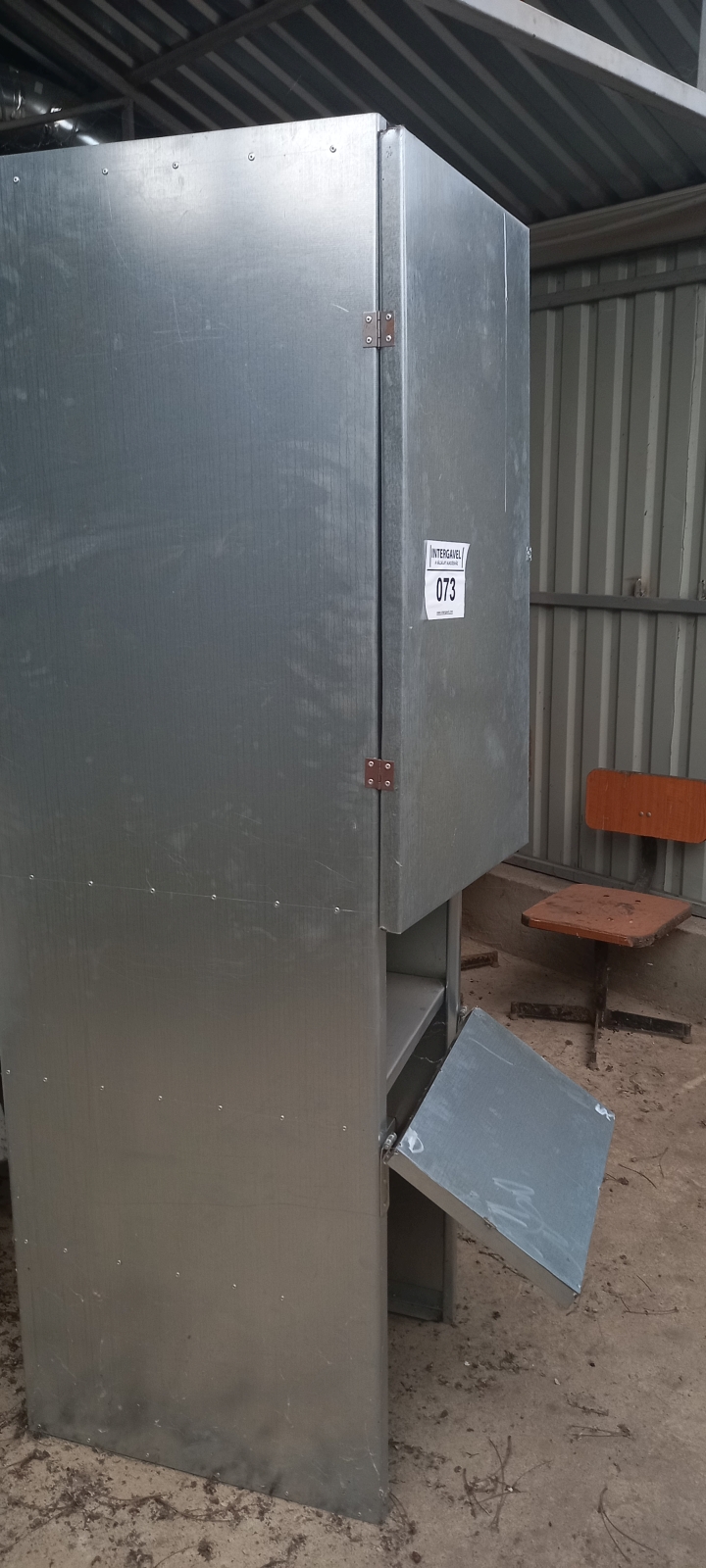 Horganyzott szekrény 3