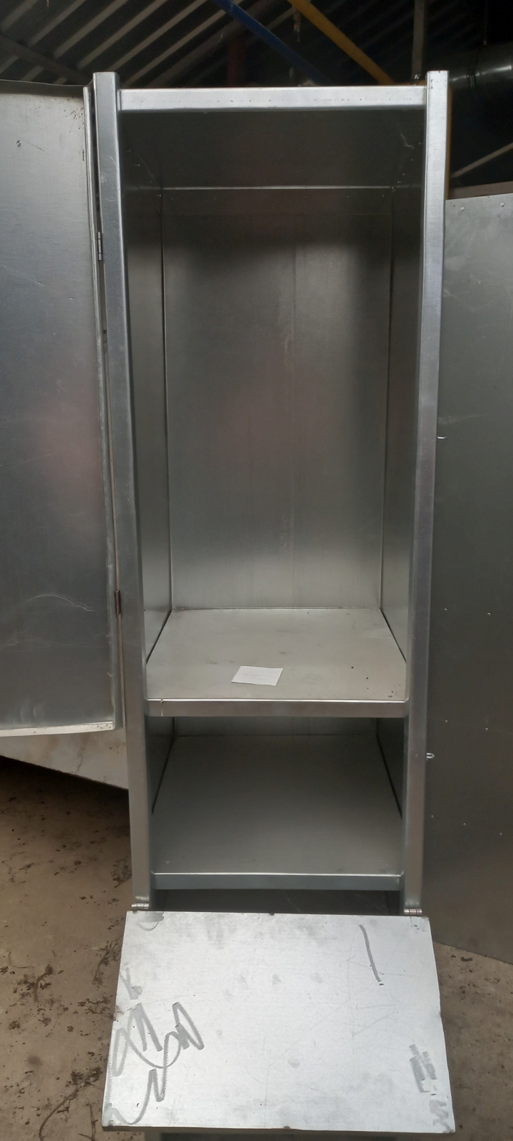 Horganyzott szekrény 4