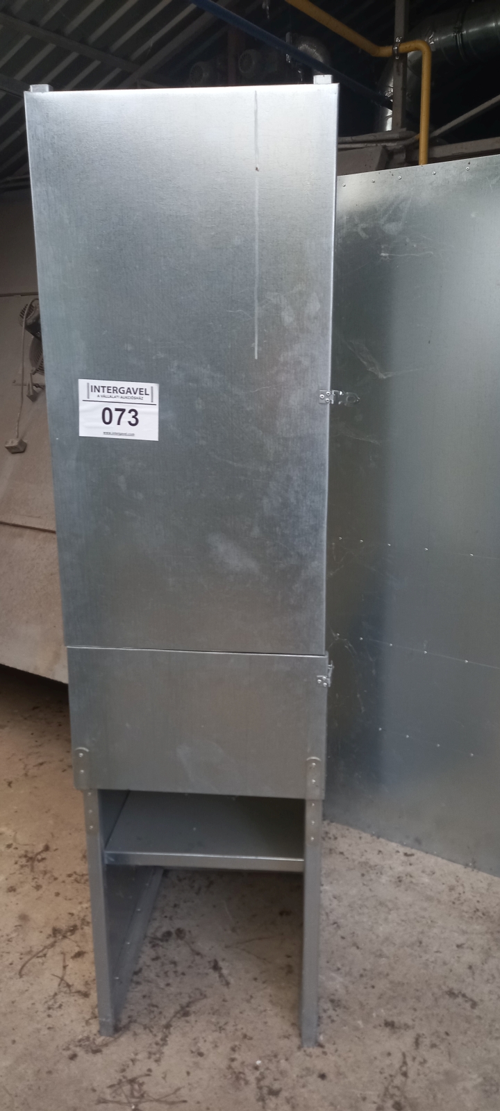 Horganyzott szekrény 6