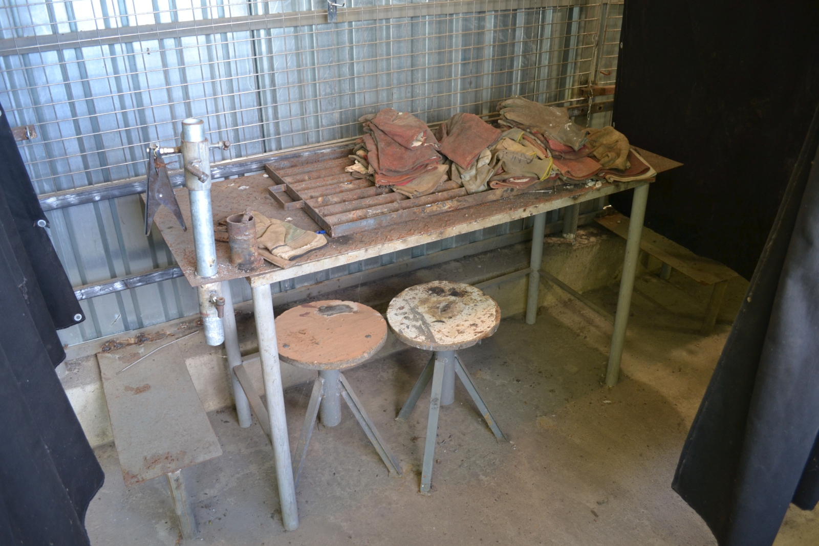 Munkaasztalok székkel 3