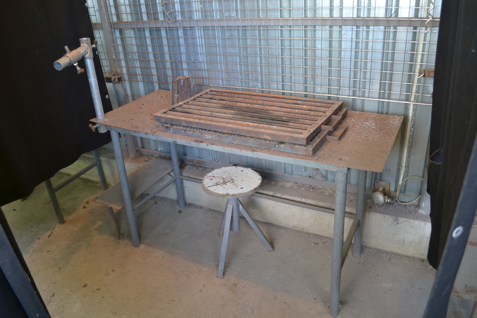 Munkaasztalok székkel 4