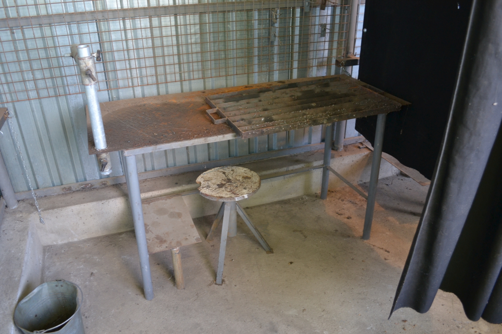 Munkaasztalok székkel 5