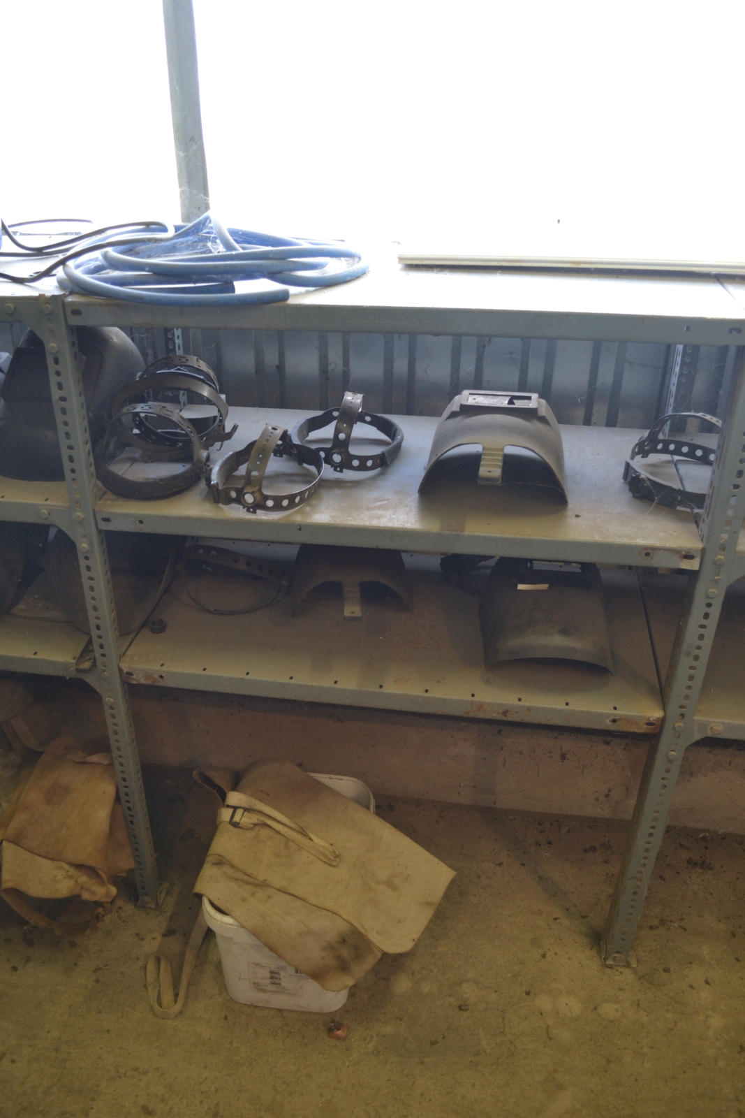 Salgó polc vegyes eszközökkel 4