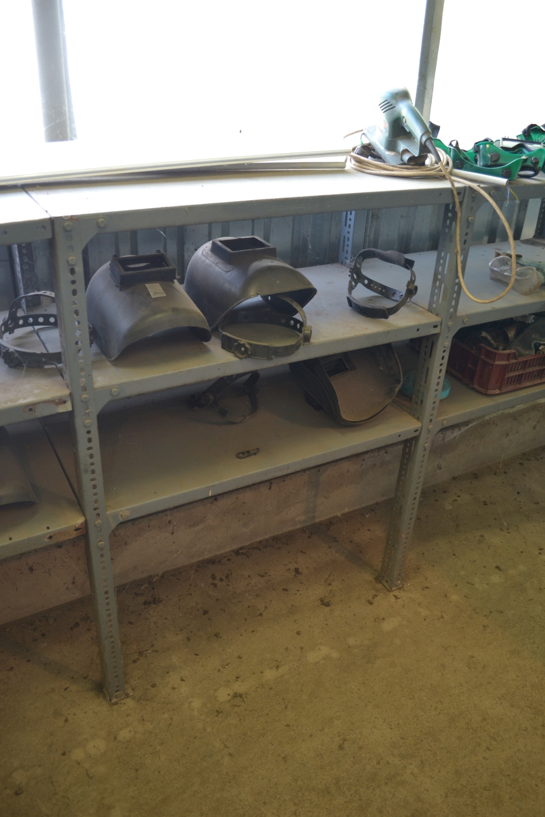 Salgó polc vegyes eszközökkel 5